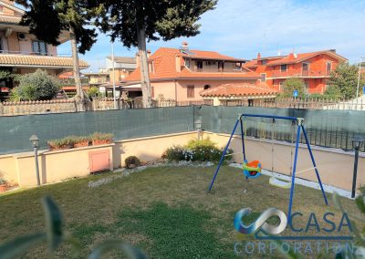 FINOCCHIO: VILLETTA A SCHIERA ANGOLARE CON GIARDINO DI 100 MQ